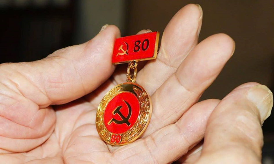 HUY HIỆU 80 NĂM TUỔI ĐẢNG – PHẦN THƯỞNG CAO QUÝ, NIỀM TỰ HÀO VÀ SỰ TRI ÂN