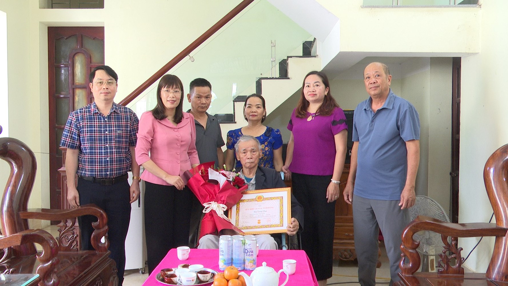 XÃ THANH AN TRAO HUY HIỆU ĐẢNG ĐỢT 19/5