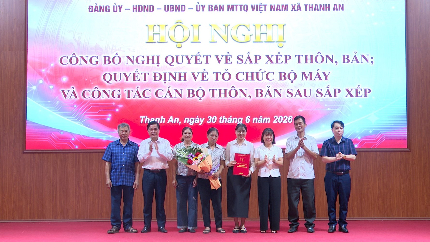 XÃ THANH AN CÔNG BỐ NGHỊ QUYẾT, QUYẾT ĐỊNH VỀ SẮP XẾP, TỔ CHỨC LẠI THÔN, BẢN
