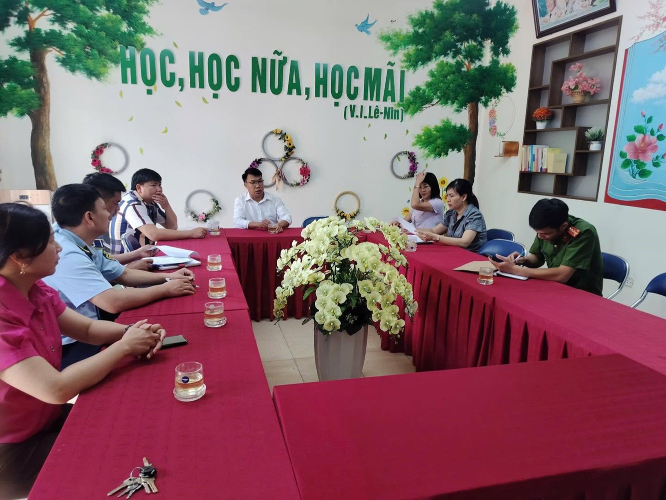 Kiểm tra liên ngành về vệ sinh An toàn thực phẩm trên địa bàn xã. 