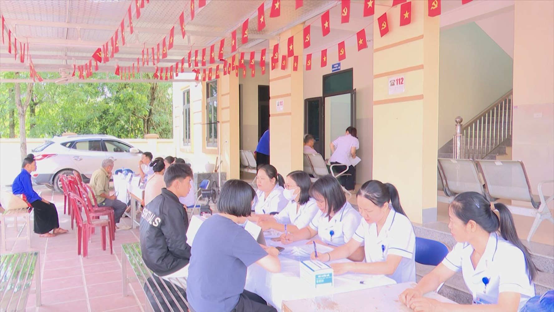 ĐẨY MẠNH KHÁM, TƯ VẤN SỨC KHỎE MIỄN PHÍ CHO NHÂN DÂN